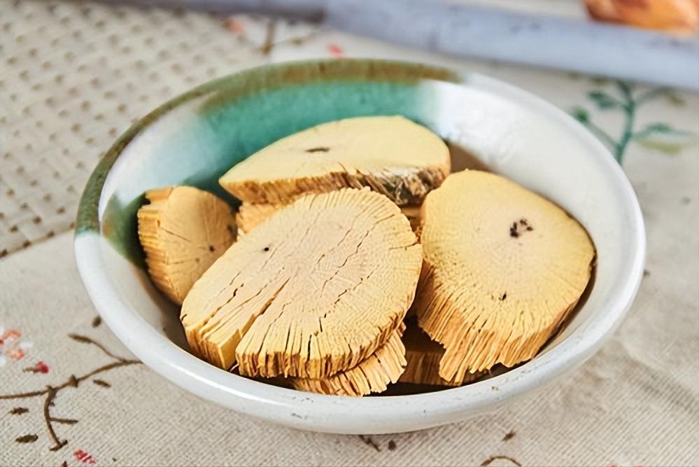 这4类中草药, 长期吃可能中毒